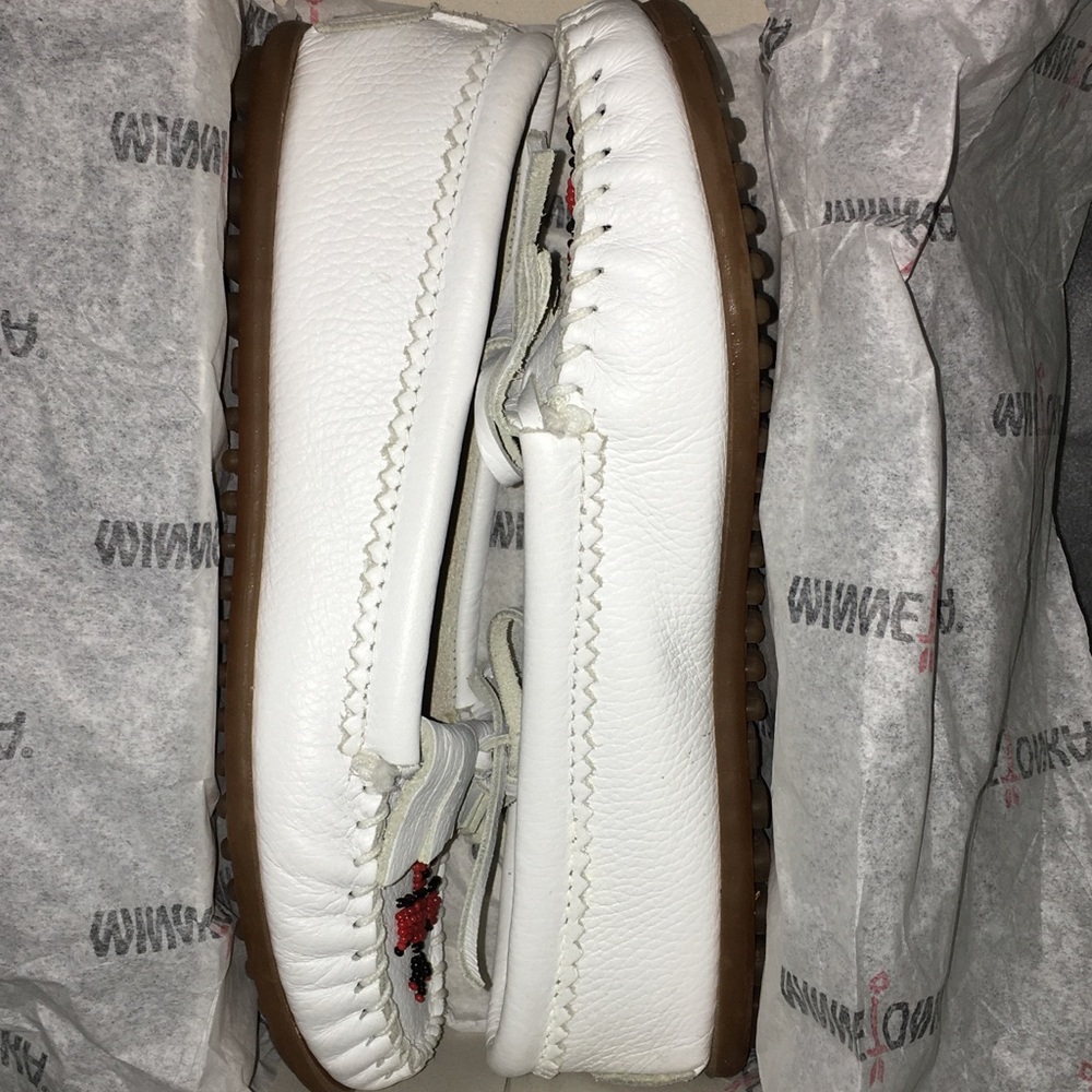Minnetonka Moccasins - Picture 7 of 8
